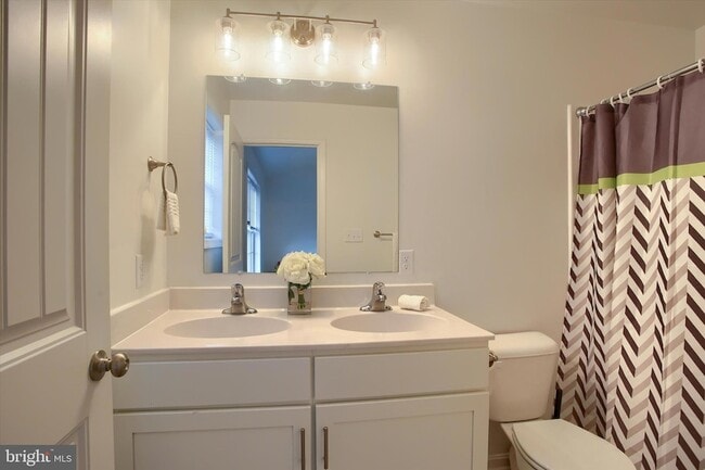 Building Photo - 30 Parkview Dr