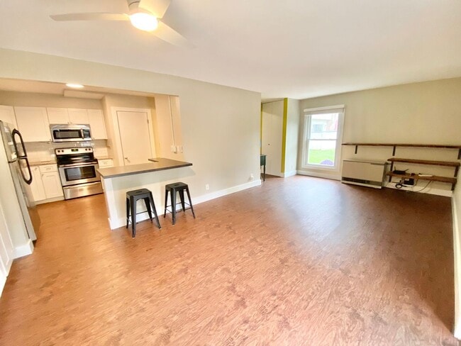 Building Photo - 180 Ledgewood Cir