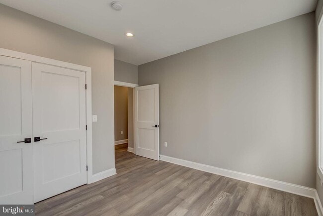 Building Photo - Stunning End-Rowhouse 4/Bedrooms, 4.5 Bath...