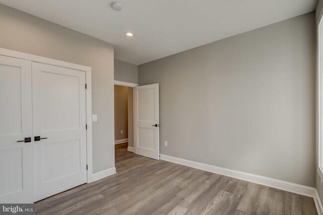 Building Photo - Stunning End-Rowhouse 4/Bedrooms, 4.5 Baths, in Shaw/Truxton Circle – Bathed in Natural Light!