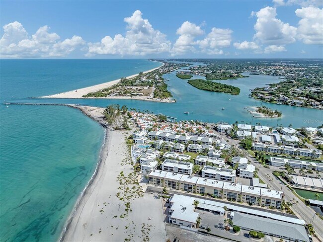 Building Photo - 1400 Tarpon Center Dr