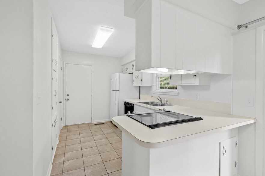 Building Photo - 840 W Davis St