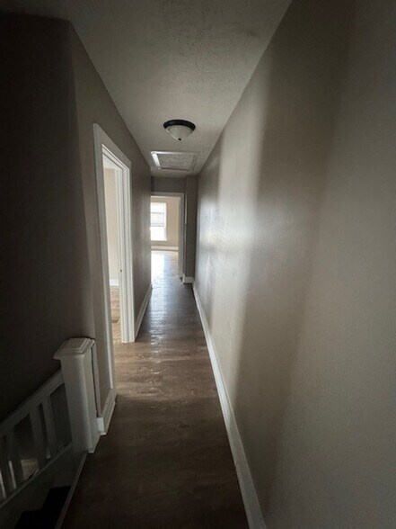 Building Photo - Newly Renovated 3BR/1BA Townhome located close to downtown Indy