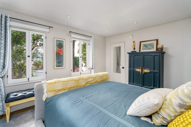 Building Photo - 2066 Glencoe Way