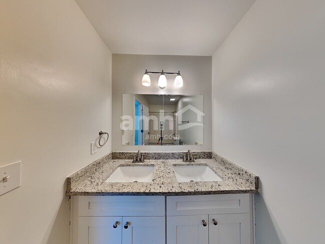 Building Photo - 7014 Roselake Cir