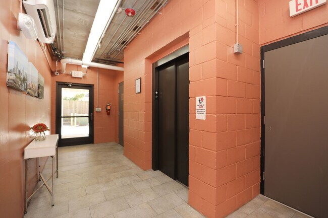 Building Photo - 2802 Morrison St