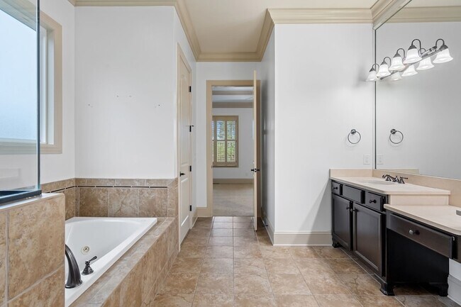 Building Photo - 444 Wild Elm St
