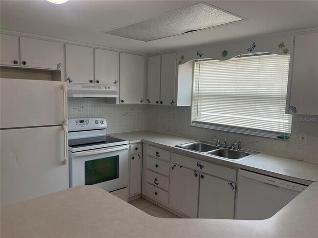 Building Photo - 7403 Populus Dr
