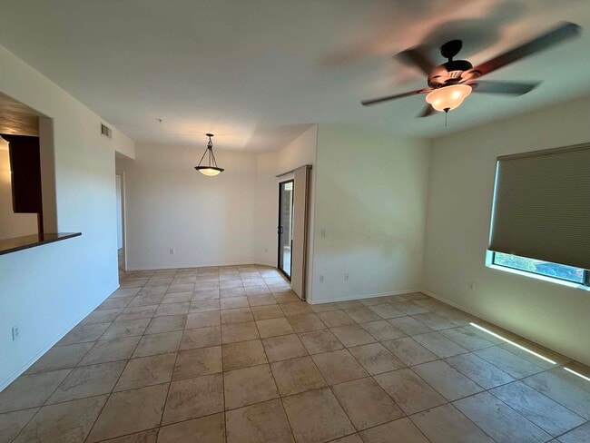 Building Photo - 2550 E River Rd