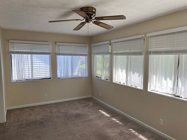 Building Photo - Age 55+ Community - Pet-friendly, Two Bedroom Home with Carolina Room in Murrells Inlet! Availabl...