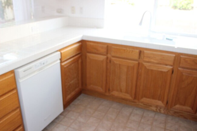 Building Photo - 39 Whispering Pine