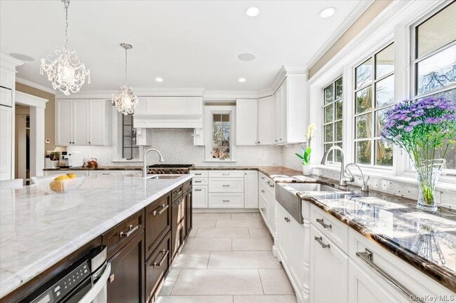 Building Photo - 47 Greenacres Ave