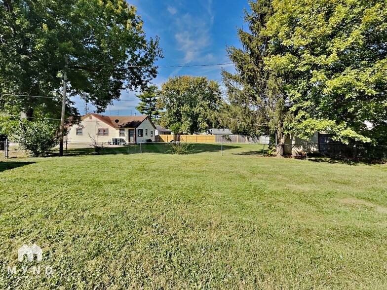 Building Photo - 808 W Smith Valley Rd