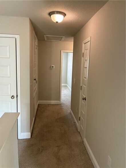 Building Photo - 6720 Spaniel Dr