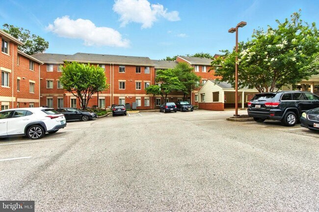 Building Photo - 508 S Charles St