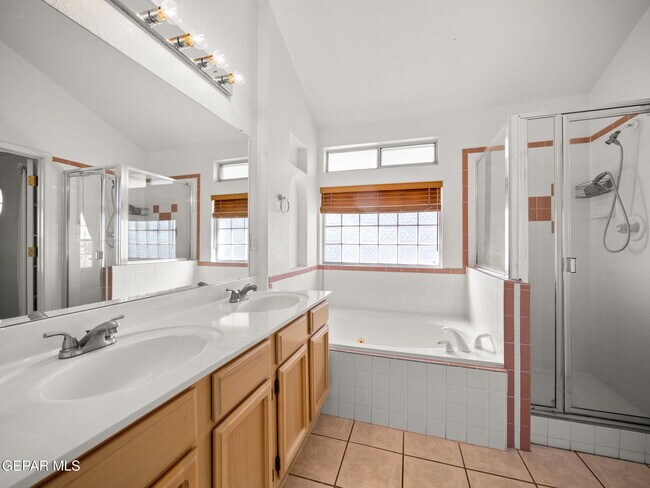 Building Photo - 4572 Loma Linda Cir