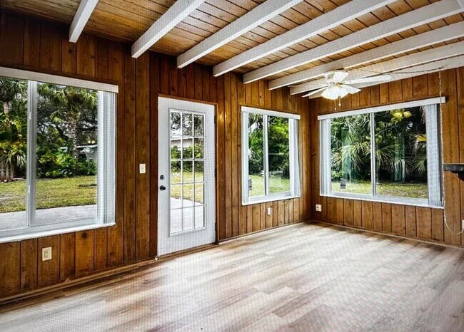 Building Photo - 515 Cypress Rd