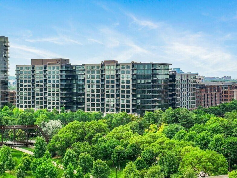 Building Photo - 250 W Spring St