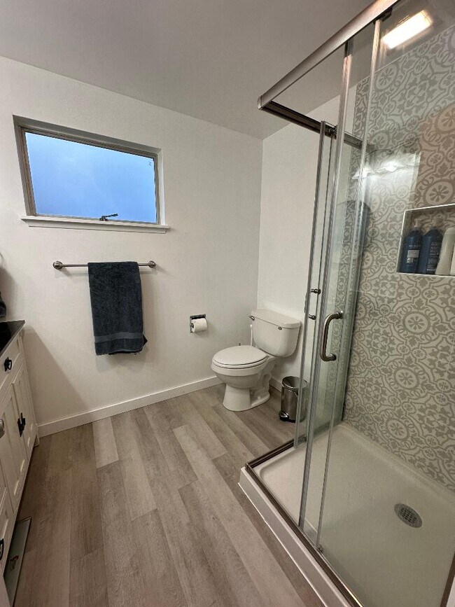 master bathroom upstair - 112 165th Ave NE