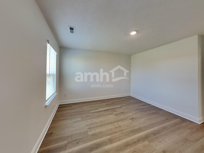 Building Photo - 202 Kramer Mills Dr