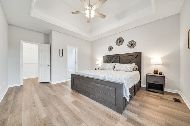 Building Photo - FULLY and Tastefully furnished 3 bedroom h...