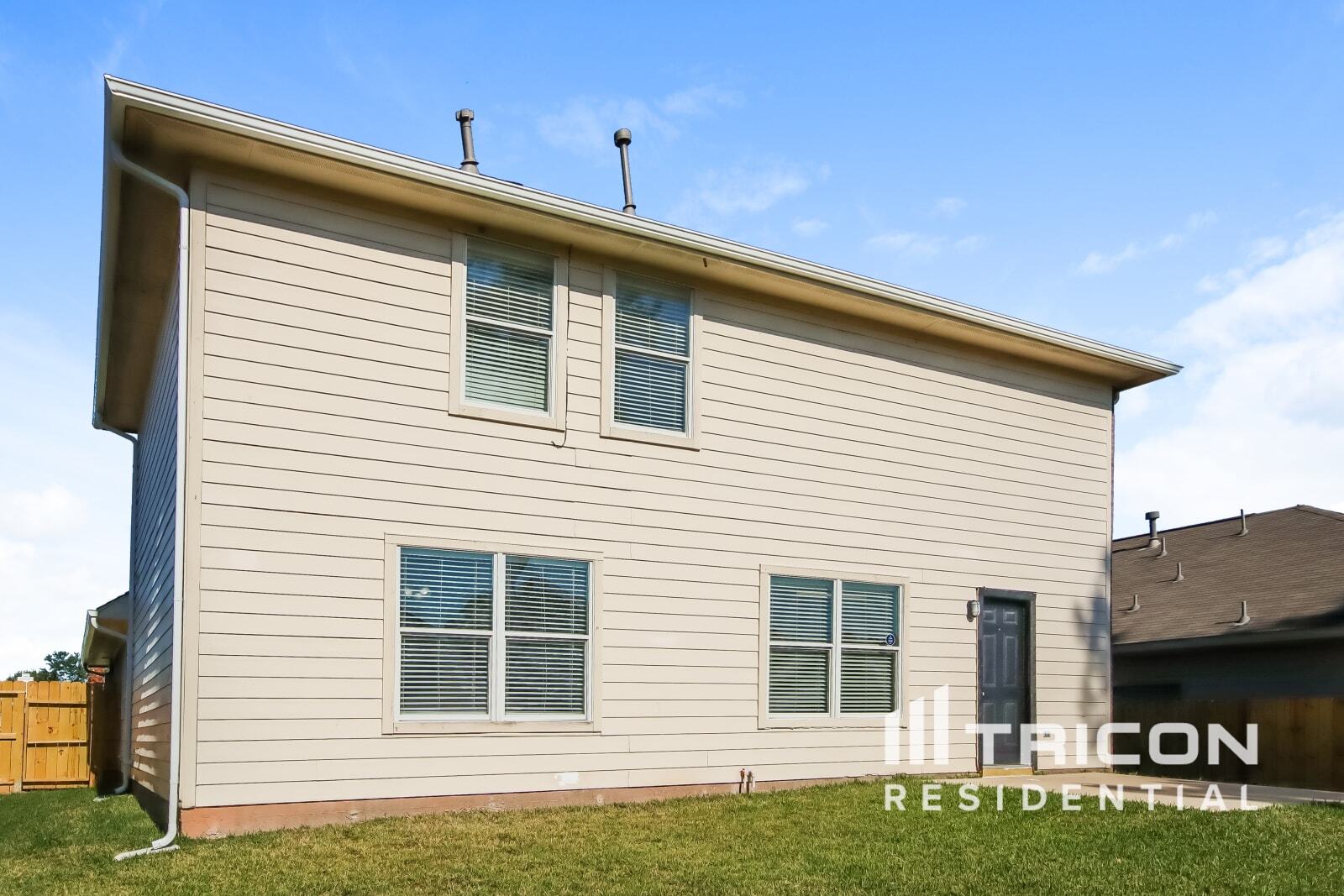 Building Photo - 18451 Sunrise Pines Dr