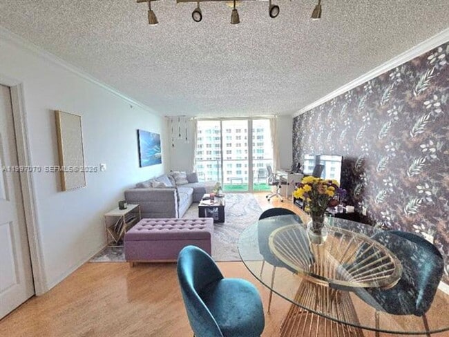 Building Photo - 1155 Brickell Bay Dr