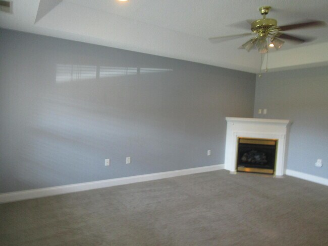 Building Photo - 601 Brushwood Dr