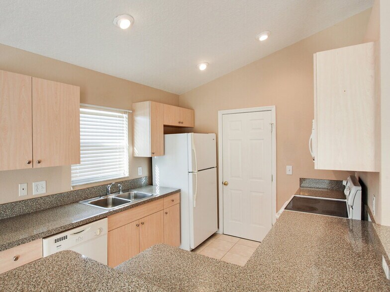 Building Photo - 6010 33rd Dr E