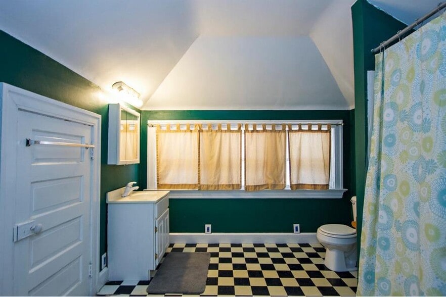 Building Photo - 641 Riddle Rd