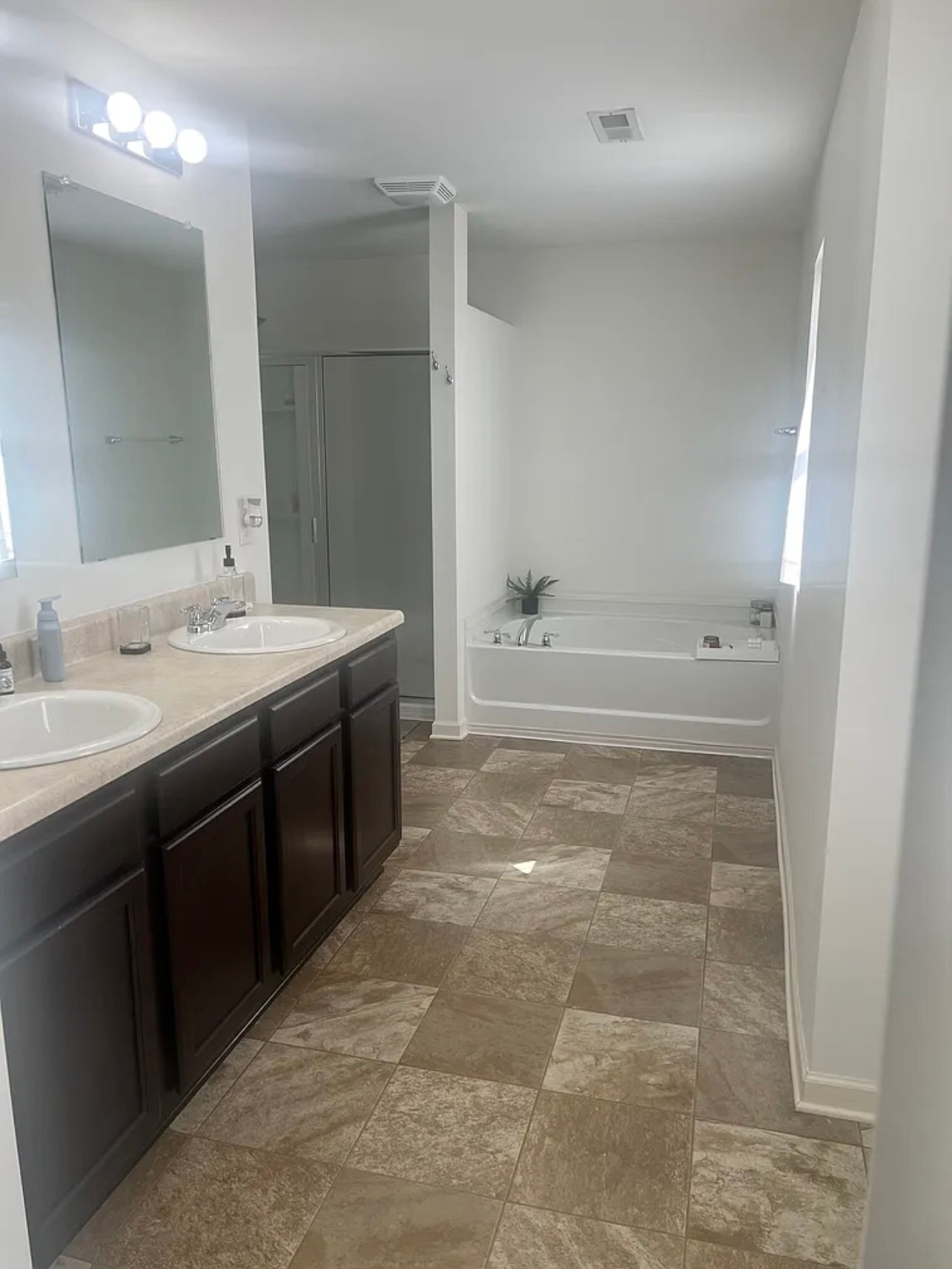 Building Photo - 4599 Woodford Cir