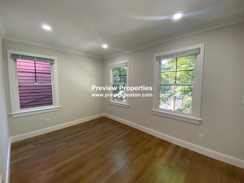 Building Photo - 14 Lopez Ave