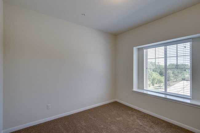 Building Photo - 7220 Wyoming Springs Dr