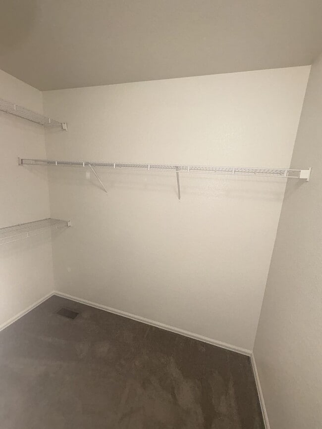 Building Photo - Spacious 5 Bedroom, 3 Bath Ranch Home with 2-Car Garage