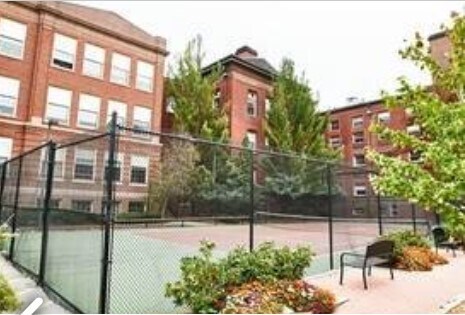 Building Photo - 48 Forest St