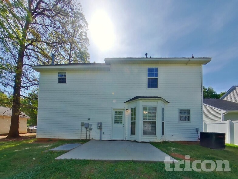 Building Photo - 5017 Gibbons Link Rd