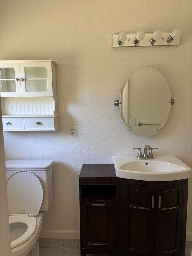 Building Photo - Modesto 3 Bedroom, 2 Bath Solar-Powered Home in the Sonoma School District