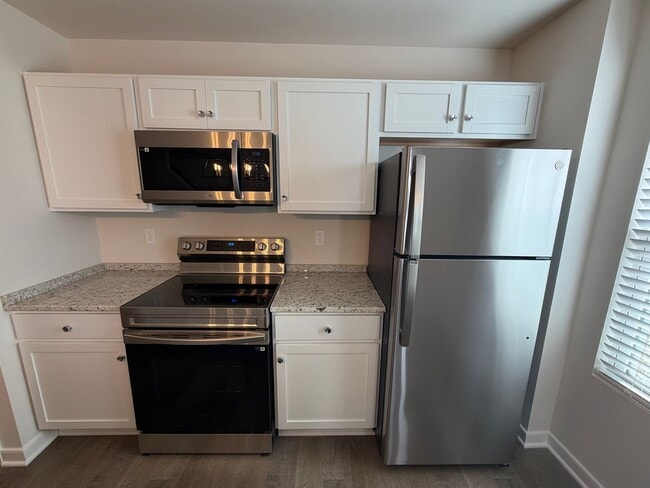 Building Photo - Modern Two-Story Townhome with Open Floor Plan and Garage