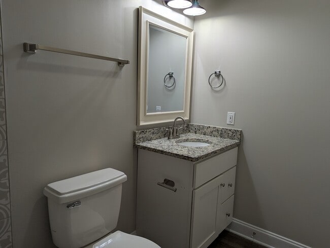Building Photo - 555 Park Cir