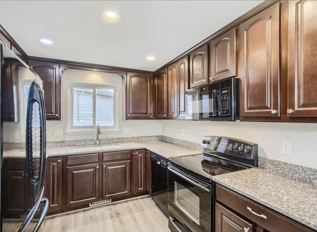 Building Photo - Beautiful Home Near Mcintosh Lake