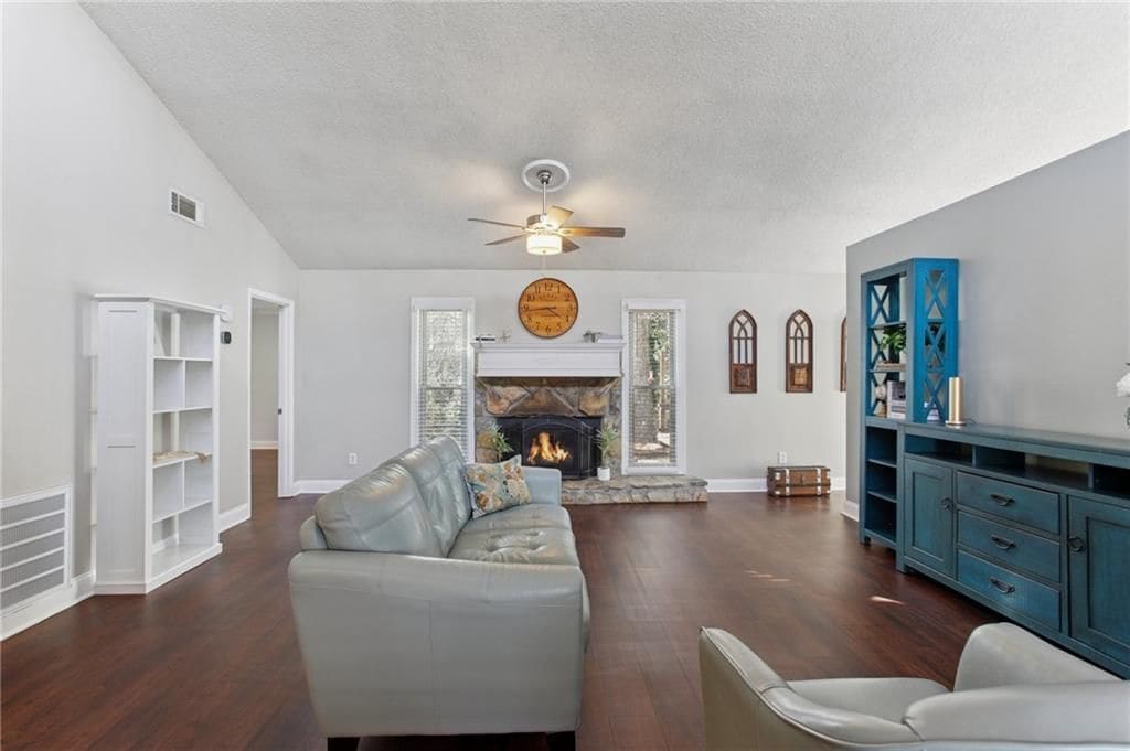 Building Photo - 2238 N River Trail