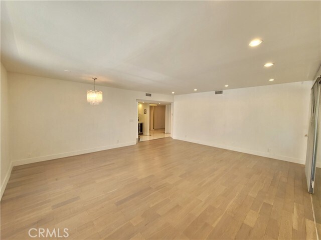 Building Photo - 450 N Oakhurst Dr