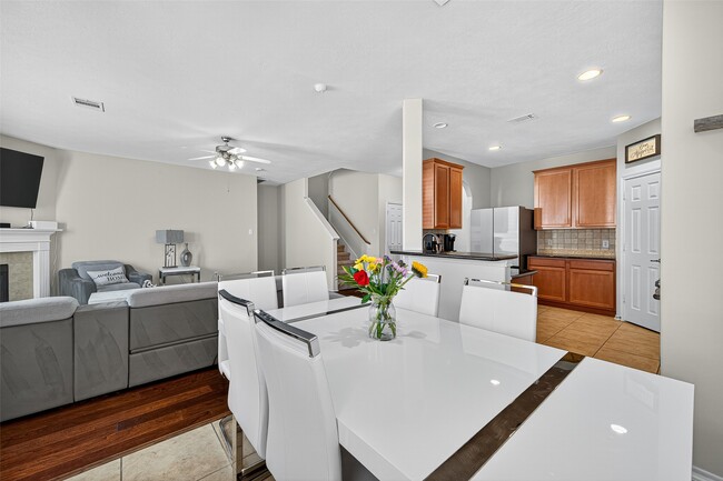 Building Photo - 6230 Hollydale Ridge Ln