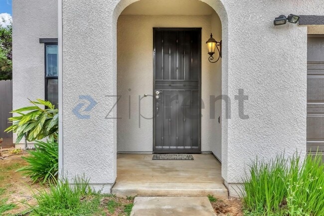 Building Photo - Unit