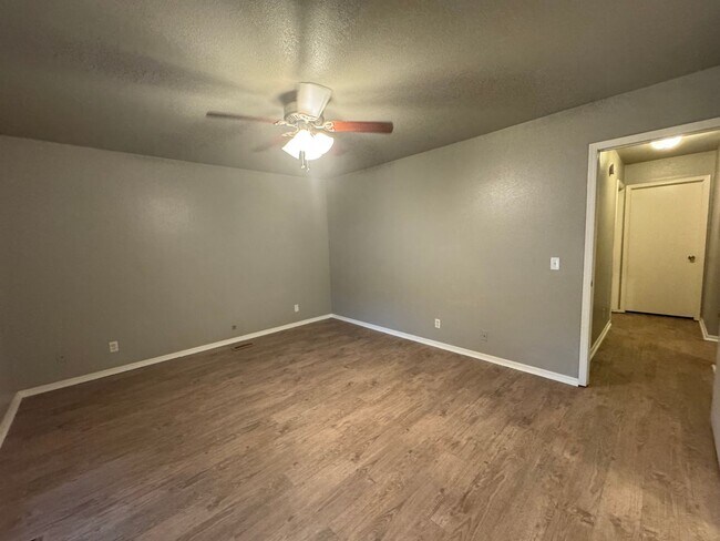 Building Photo - Cute 3 bed 2 bath in Broken Arrow