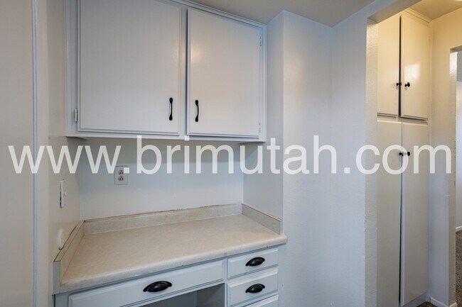 Building Photo - 4456 S Albright Dr