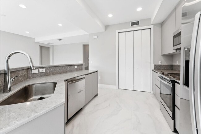 Building Photo - 12808 NW 83rd Ct