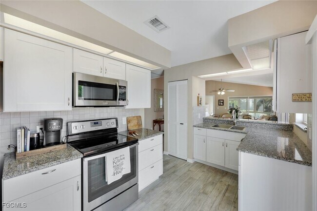 Building Photo - 14871 Crescent Cove Dr