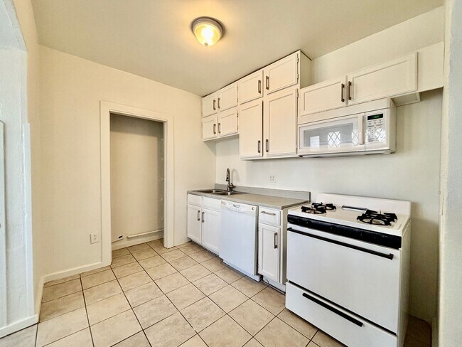 Building Photo - 3810-3812 Central St.