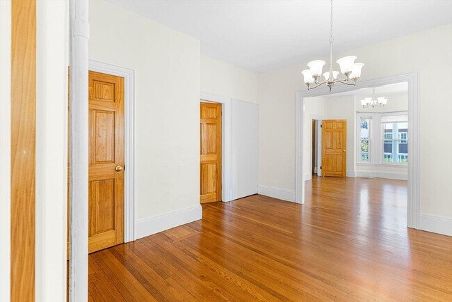 Building Photo - 51 Newbury St